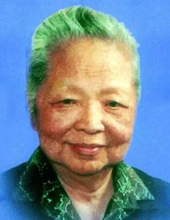 1957年，美国海关私吞了中国女人行李箱里面的6800美金，她却开心地笑了，谁也