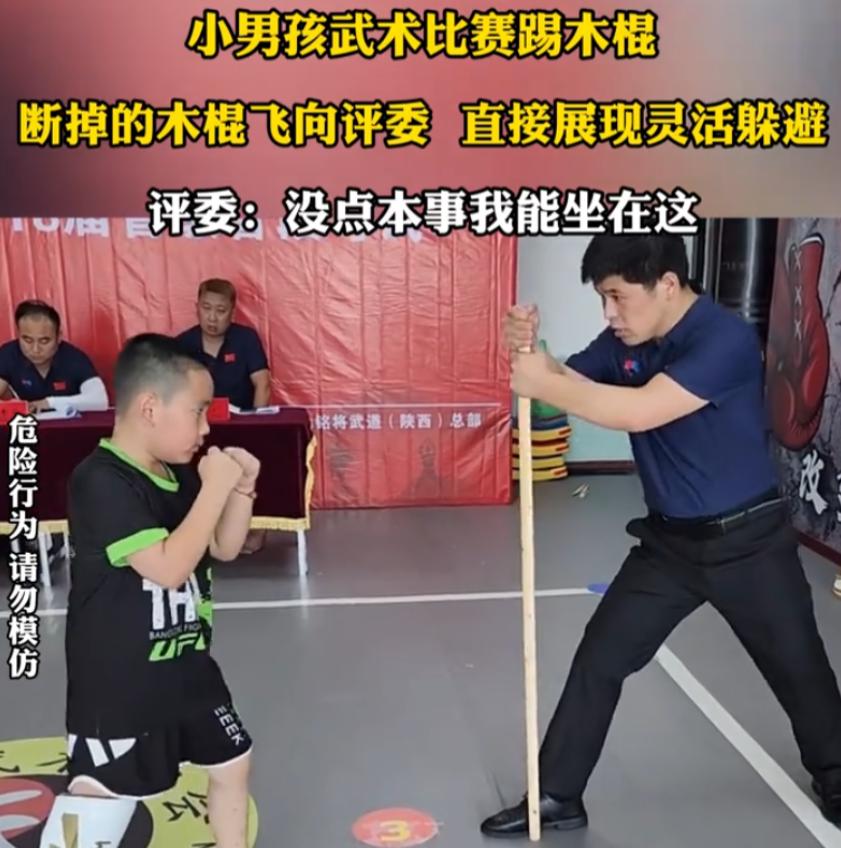 “真功夫！”陕西咸阳，一男孩去武术考级，万万没想到，考试时一脚把棍子踢飞，直接飞