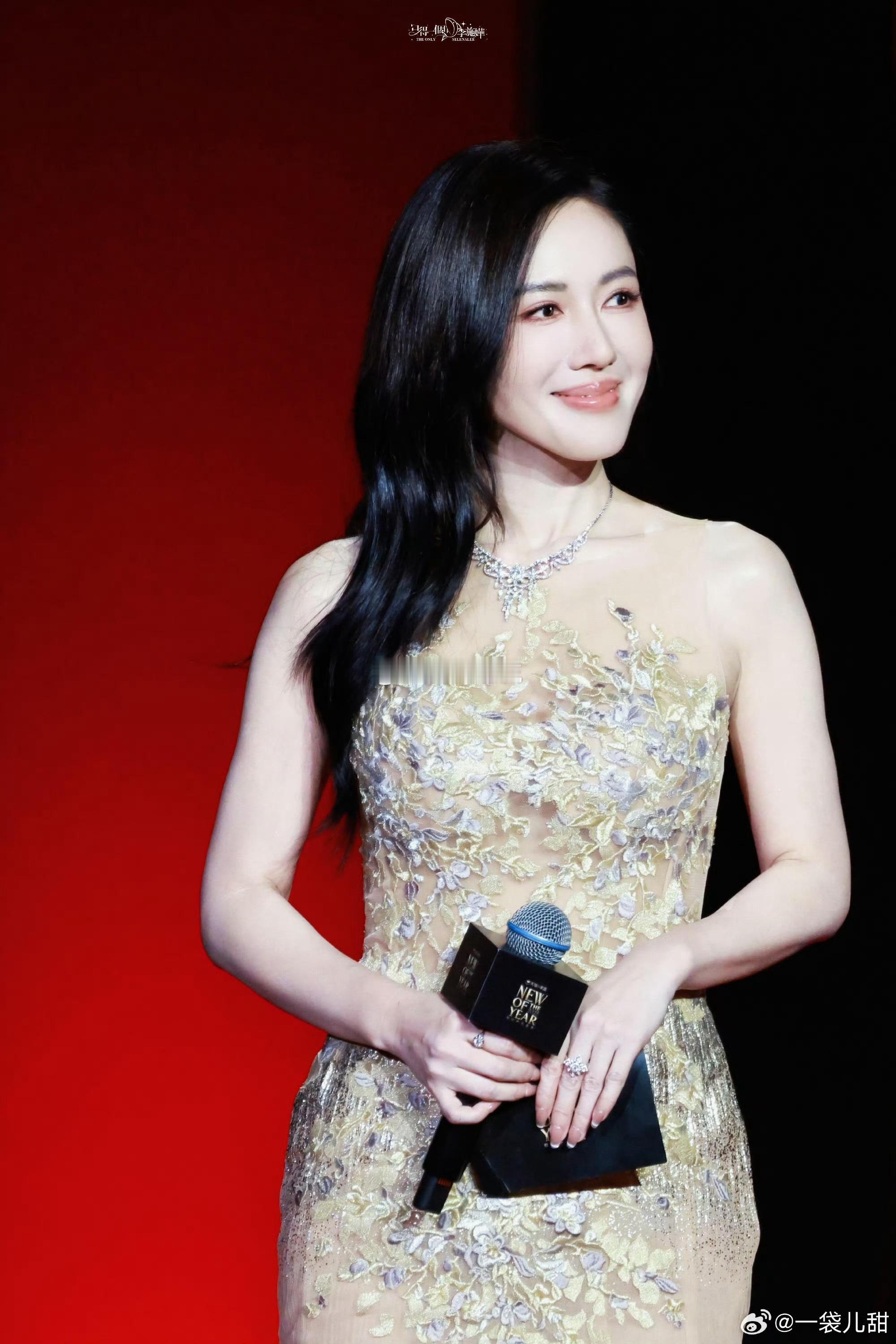 李施嬅分手后首秀美哭了  原来告别消耗的关系，真的会让一个人重焕光彩！李施嬅在T