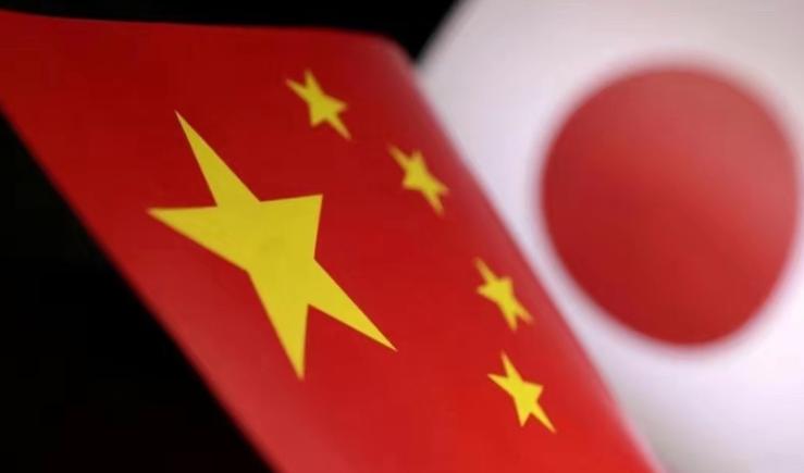 示好中国，日本公开表态，日本外相茂木敏充在国会发表演讲时明确表示：与北京构建稳定