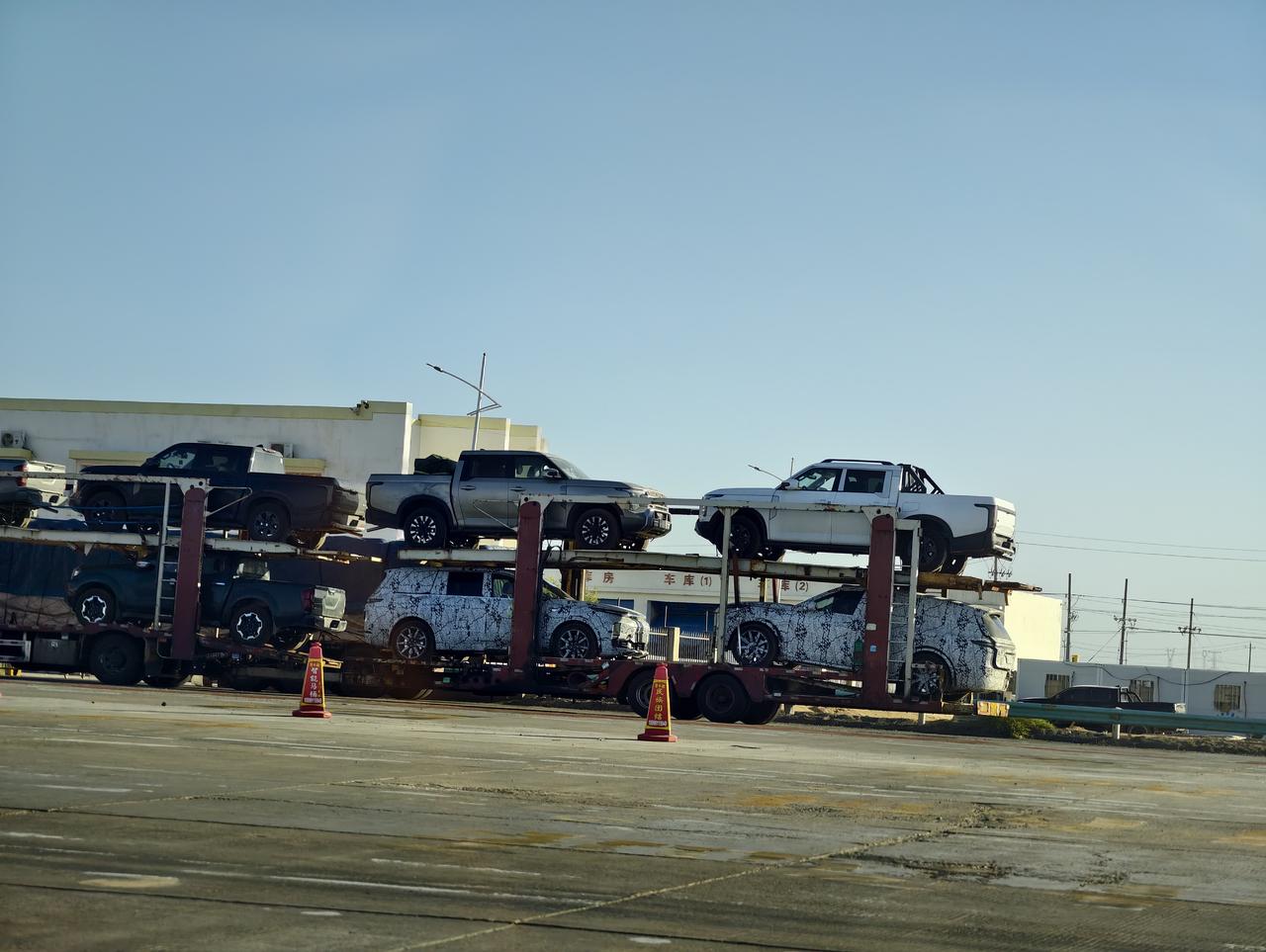 新鲜热乎的实拍，都是今儿偶遇的
还有一些没拍上，有零跑车队、icar v27车队