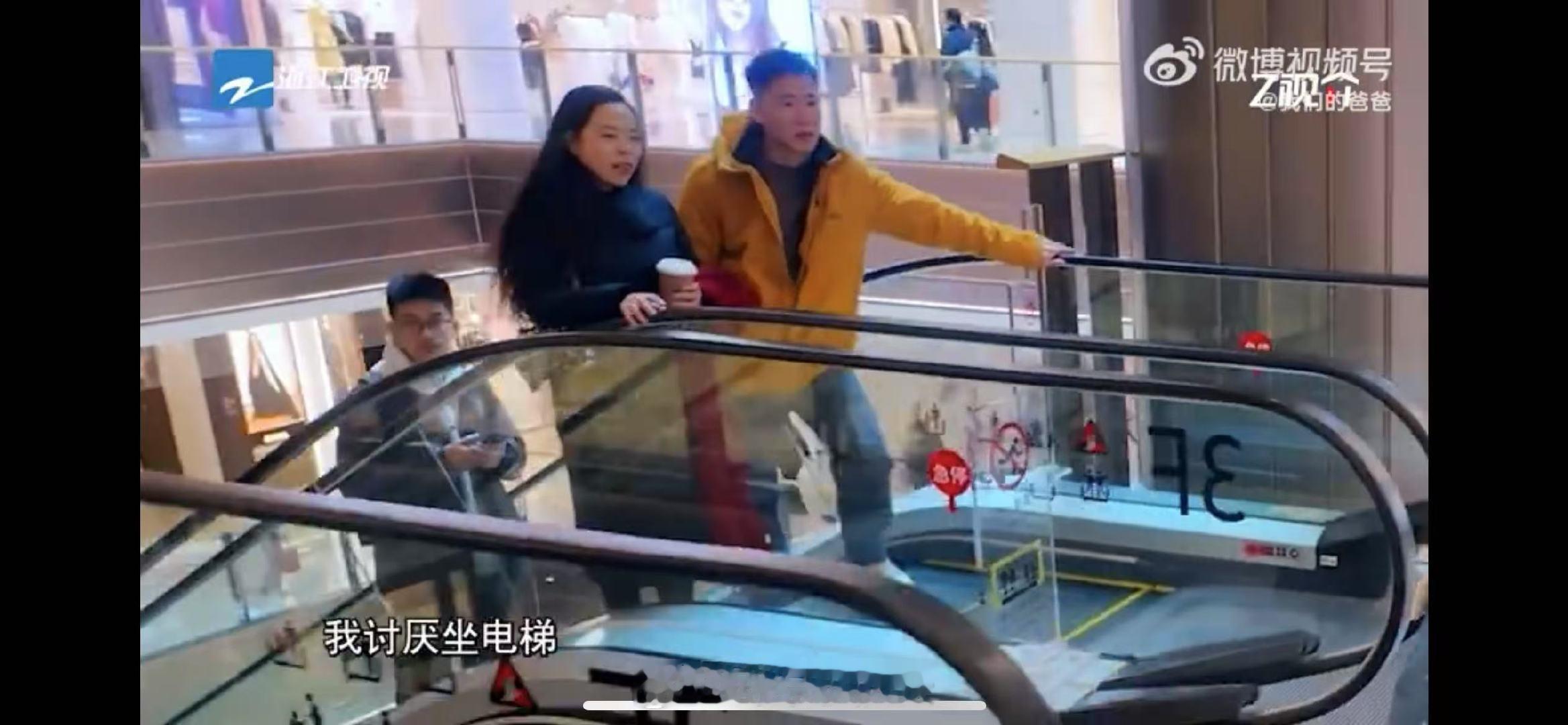 苗苗 共情力好强   我们的爸爸  看《我们的爸爸》，被苗苗的细腻共情力折服。黄