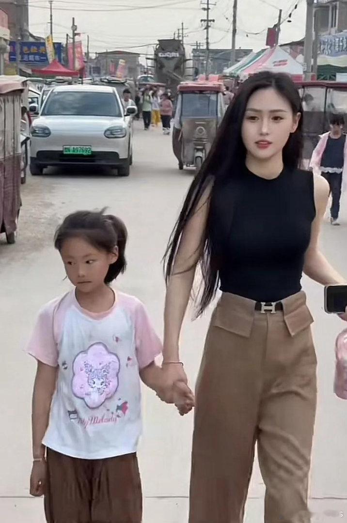 我现在发现好多漂亮的妈妈，小孩都不打扮 