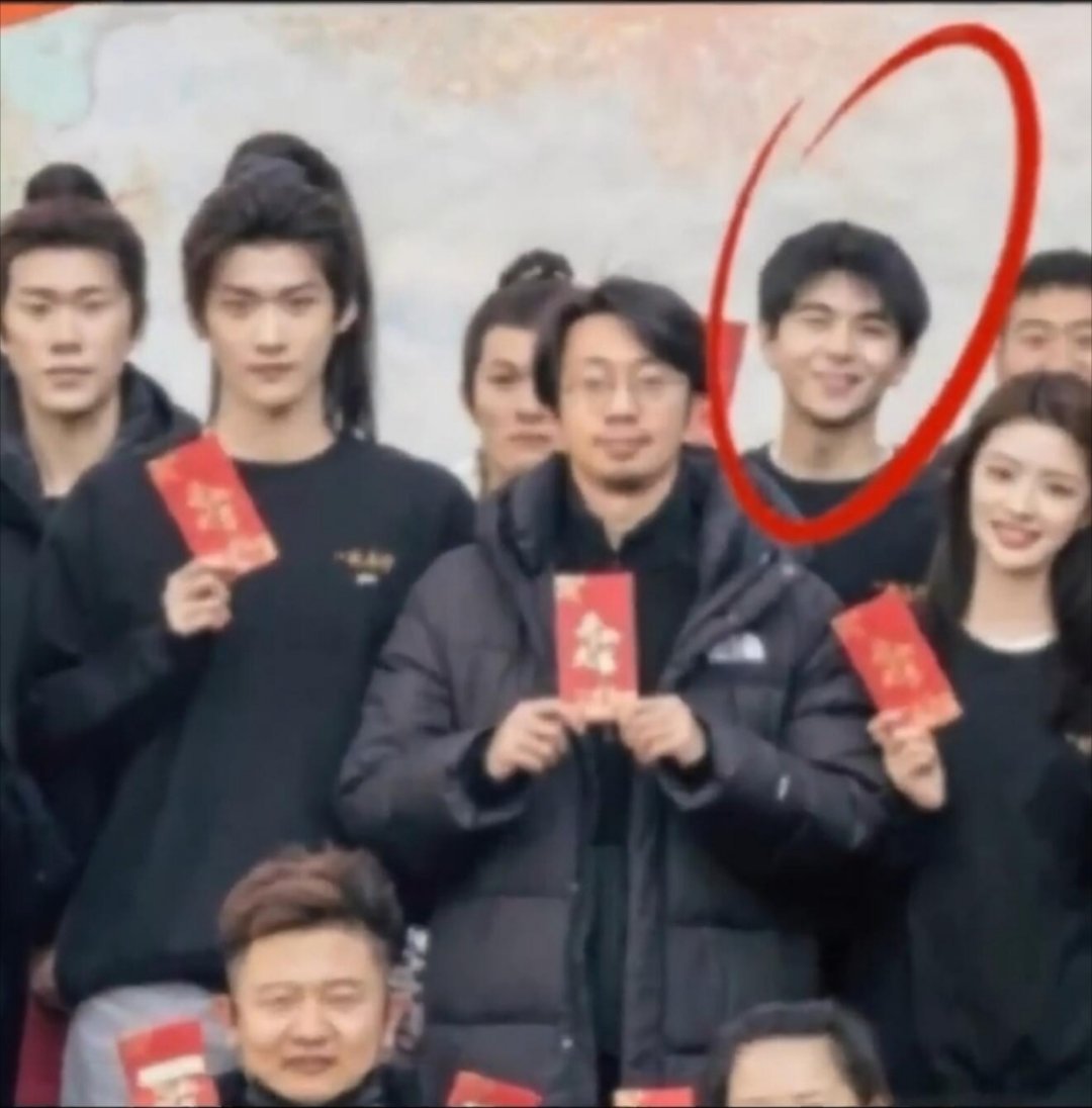 好唏嘘呀，这些剧为什么不能在我家猪下海前都播了呢 这个剧播了也是被换脸[苦涩][