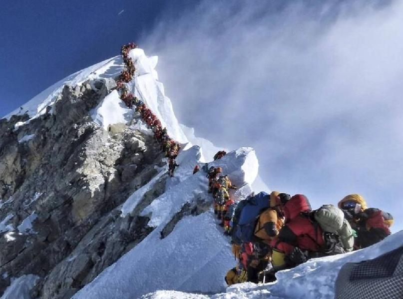 喜马拉雅山区将迎攀登旺季，但尼泊尔从一号基地营通往珠穆朗玛峰南坡的登山路线，却遭