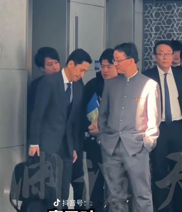 这张照片拍的太好了
小日子匆匆而来聆听我国教诲
就是不知道他们会不会认错

现在