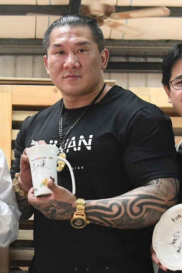 台湾网红“馆长”陈之汉今天将到上海，公布了行程的规划，并将进行直播。台湾网红陈之