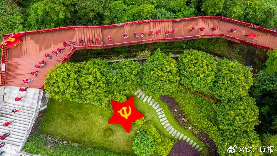 【#浙江宣传评精神内耗#】提到精神，很多人会想到我们党在百年奋斗中形成的各种红色