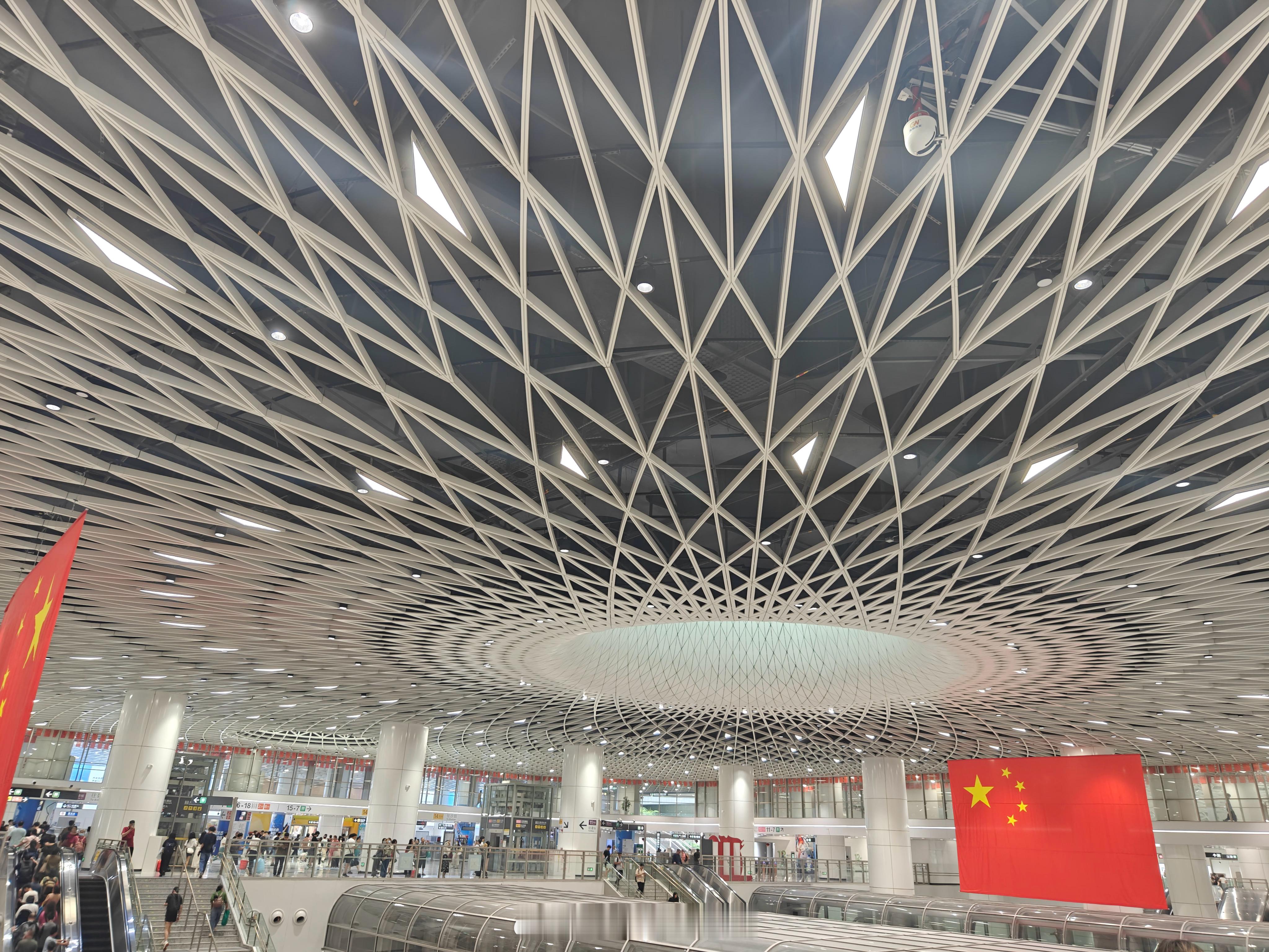深圳之眼，岗厦北地铁站，还得是国际性大都市，没想到连地铁站也可以这么具有设计感[
