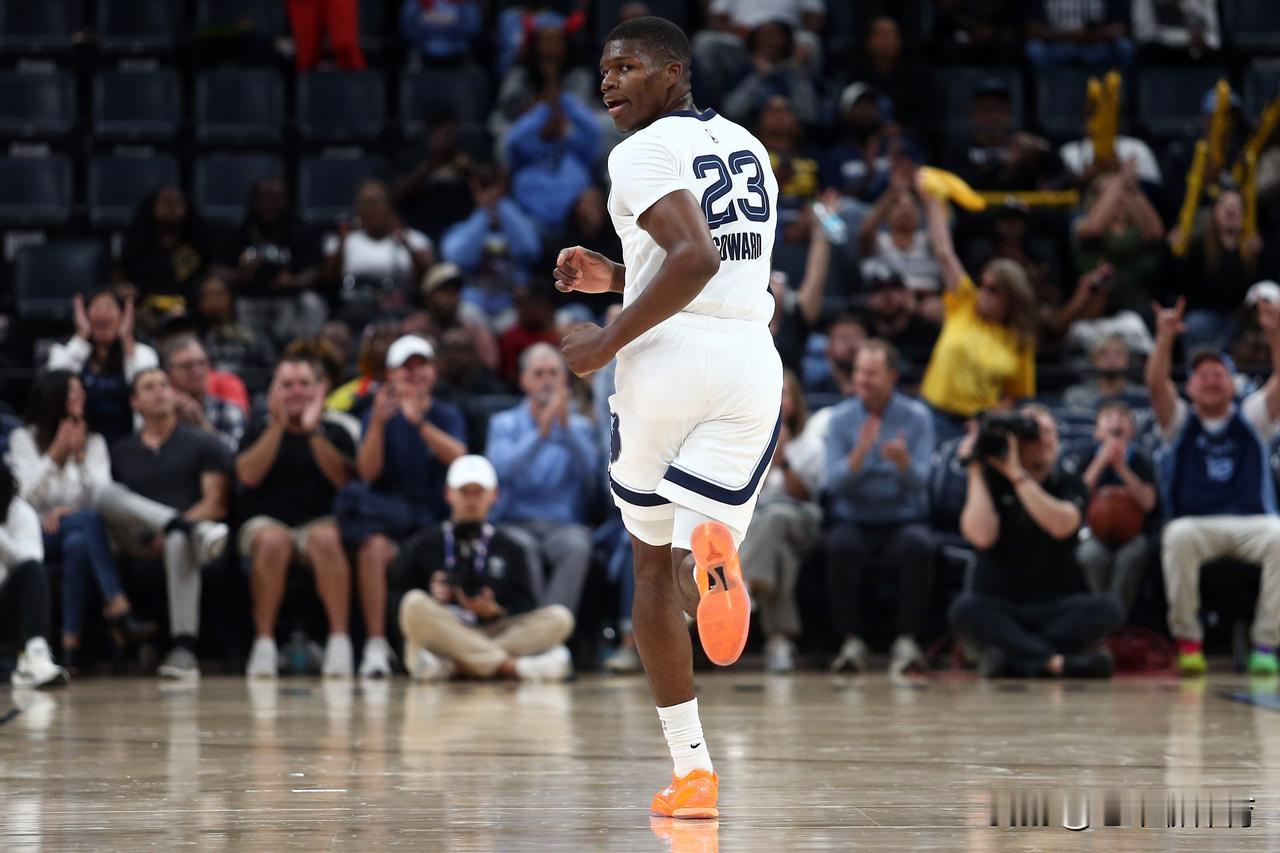 难怪同时放弃贝恩和杨瀚森，原来灰熊早就看中了他！
今年休赛期，灰熊队先是球队外线