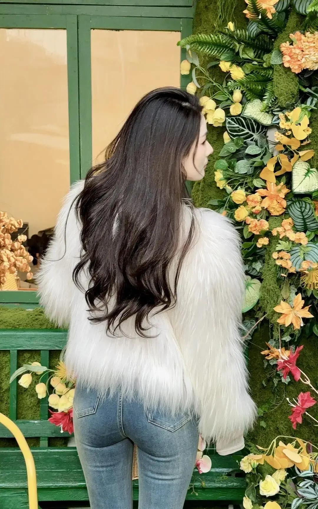 成都太古里，满街都在穿的裤子
 
一条高腰微喇牛仔裤，让160cm的我腿长直冲1