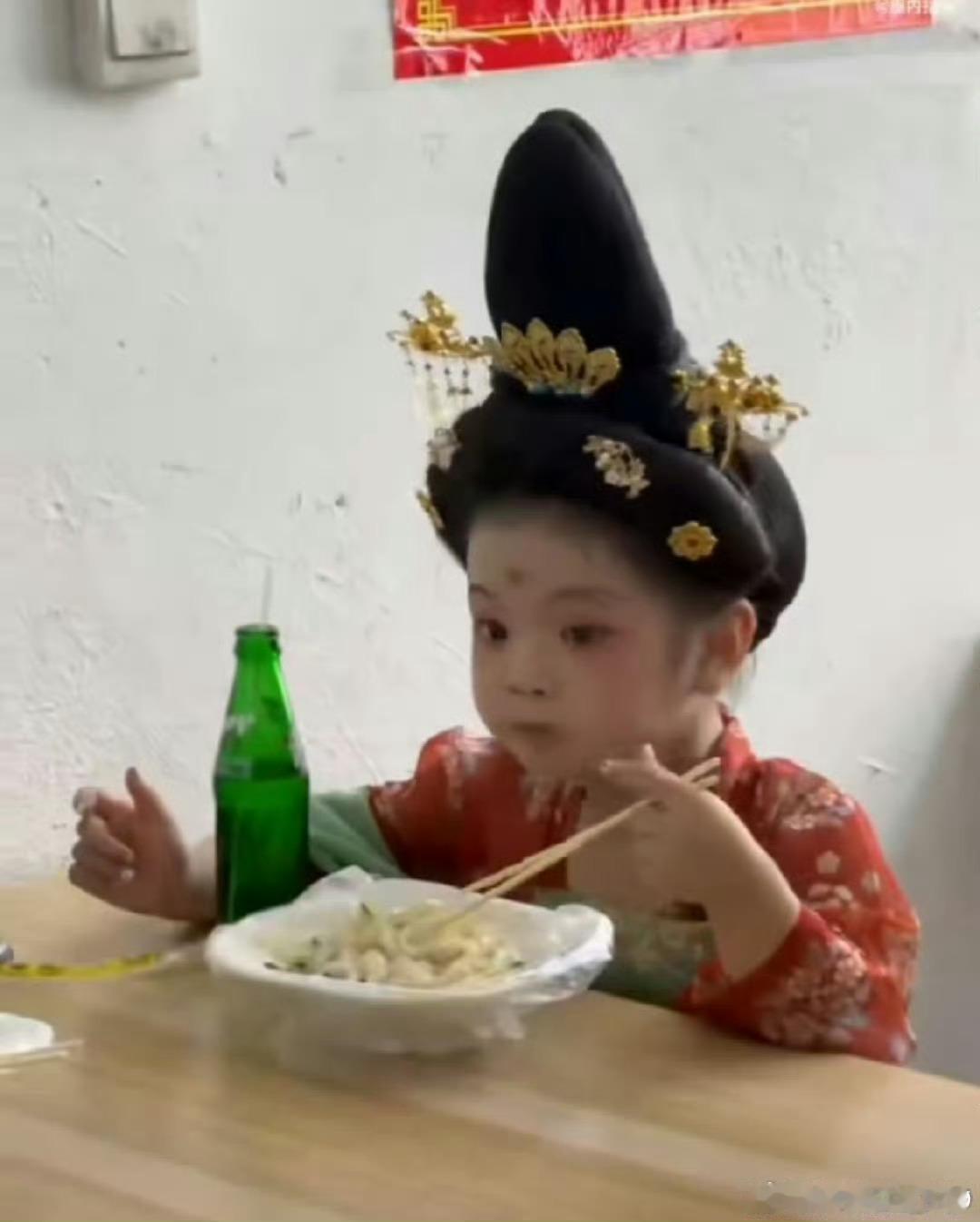 李幼贞在现代重生的样子这也太像了吧 小朋友好可爱好好rua的样子[可怜][可怜]