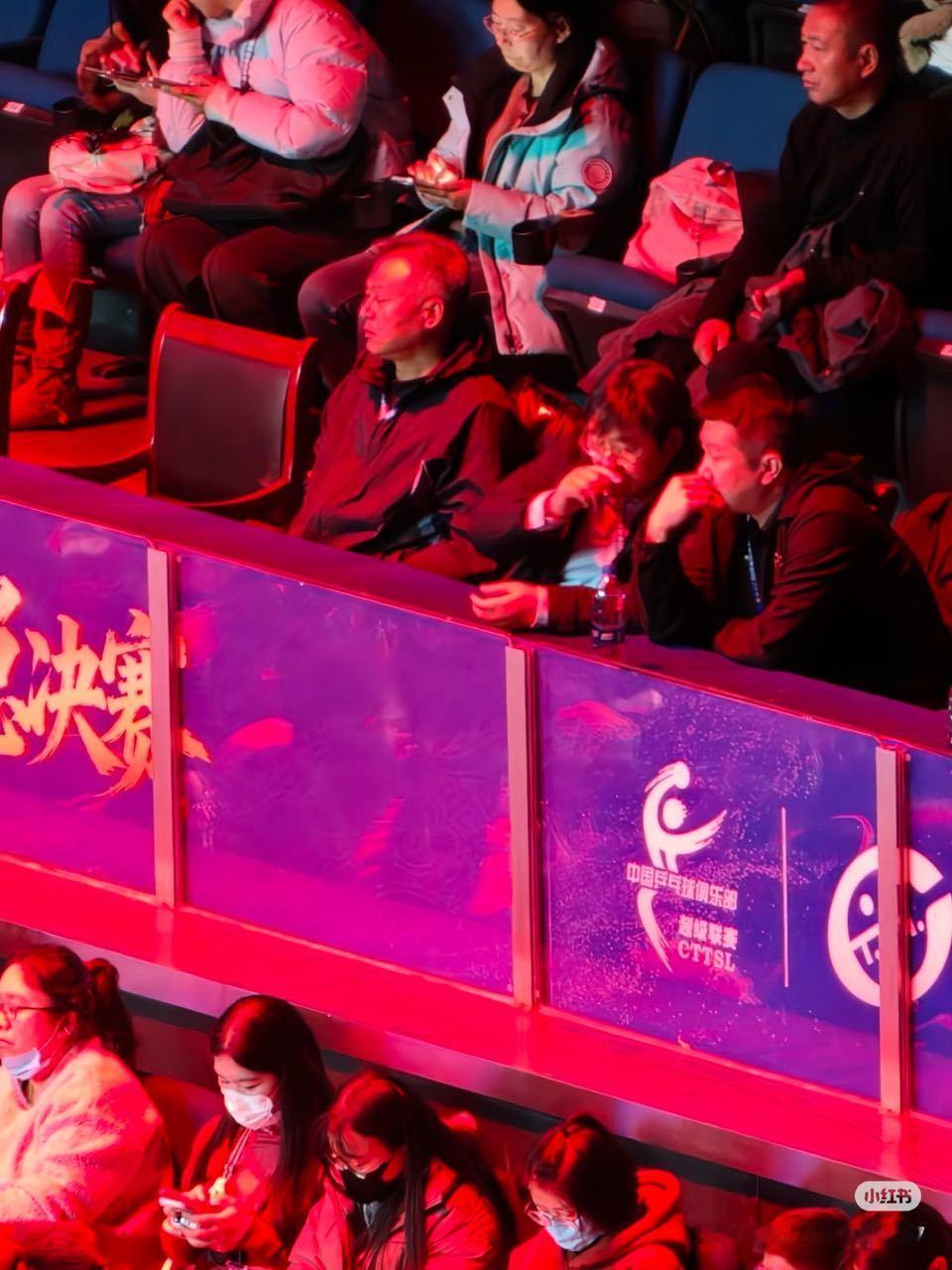 平野美宇2-0刘炜珊老黑真是心怀天下 女队都来看 我CP在南京又不能相见了 