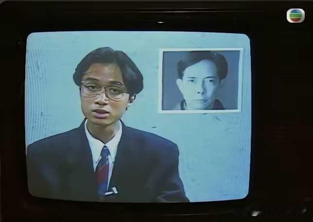 你敢相信这是古巨基吗？那时候真的没《情深深雨濛濛》时候帅气，但是看起来很有学问的