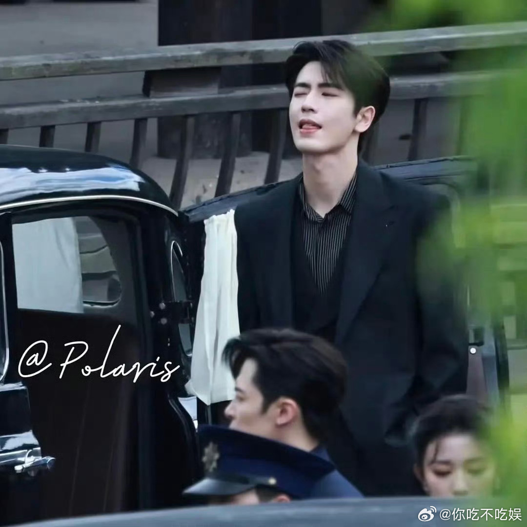 张凌赫什么时候也这么的油腻了，是要学杨洋吗 