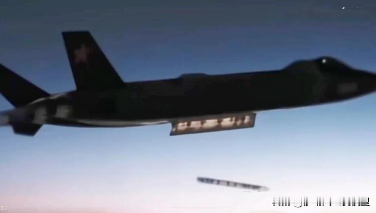 央妈曝光歼-20试射新型“光杆”空空导弹，有军迷说这是我们能看的吗？既然央妈让我