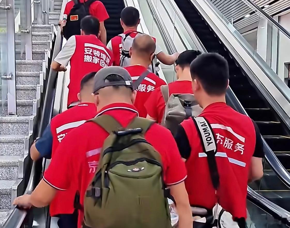 大热天，6万多师傅顶着高温跨城驰援，还承诺24小时送装，这速度绝了。“自营直签”