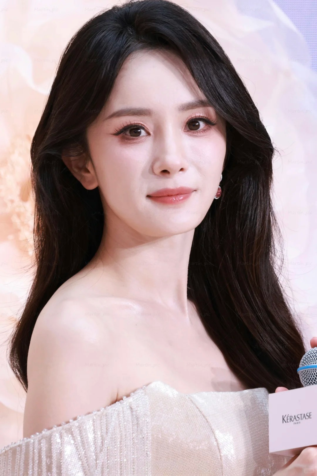 杨幂生图的状态随时在线 咱就说做杨幂的站姐一定很轻松吧！因为杨幂不仅生图状态随时