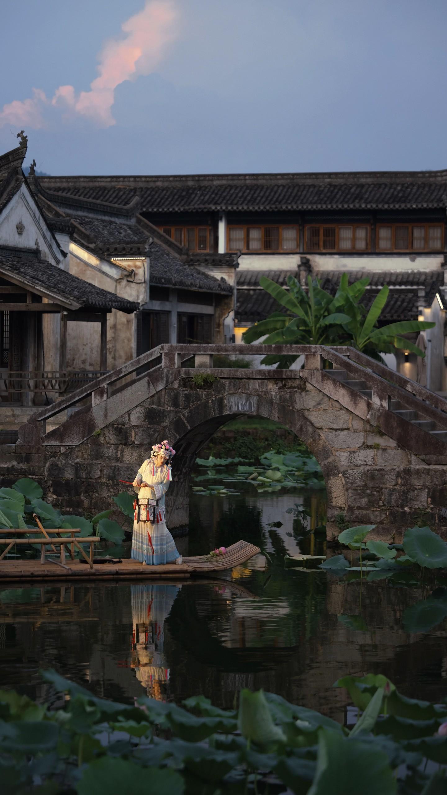 夜游永兴湖。出镜  妆造