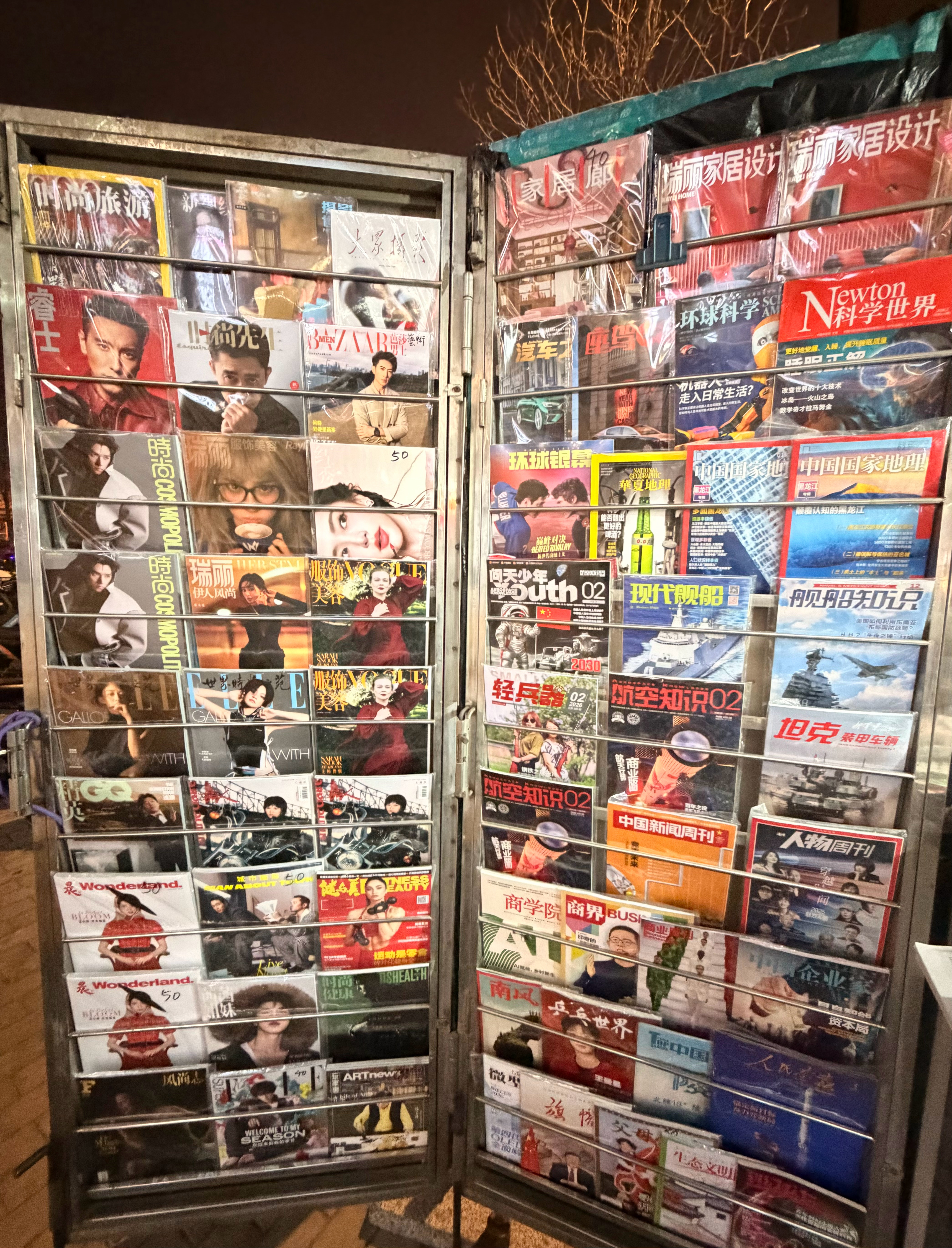 线下实体报刊亭越来越少见，体育杂志也基本销声匿迹了~ 
