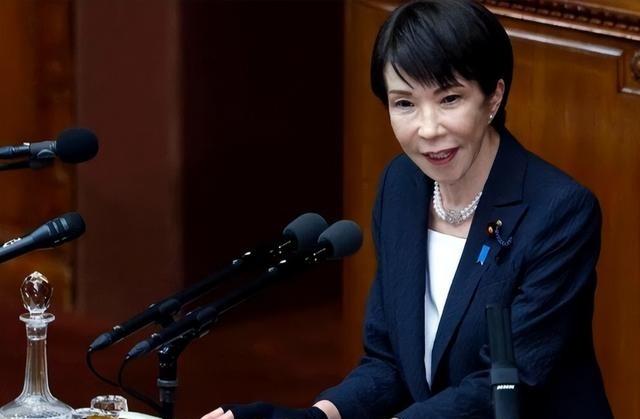 绷不住了？日本这下知道喊话中国了，5月26日，日本首相高市早苗举行记者会，在会上