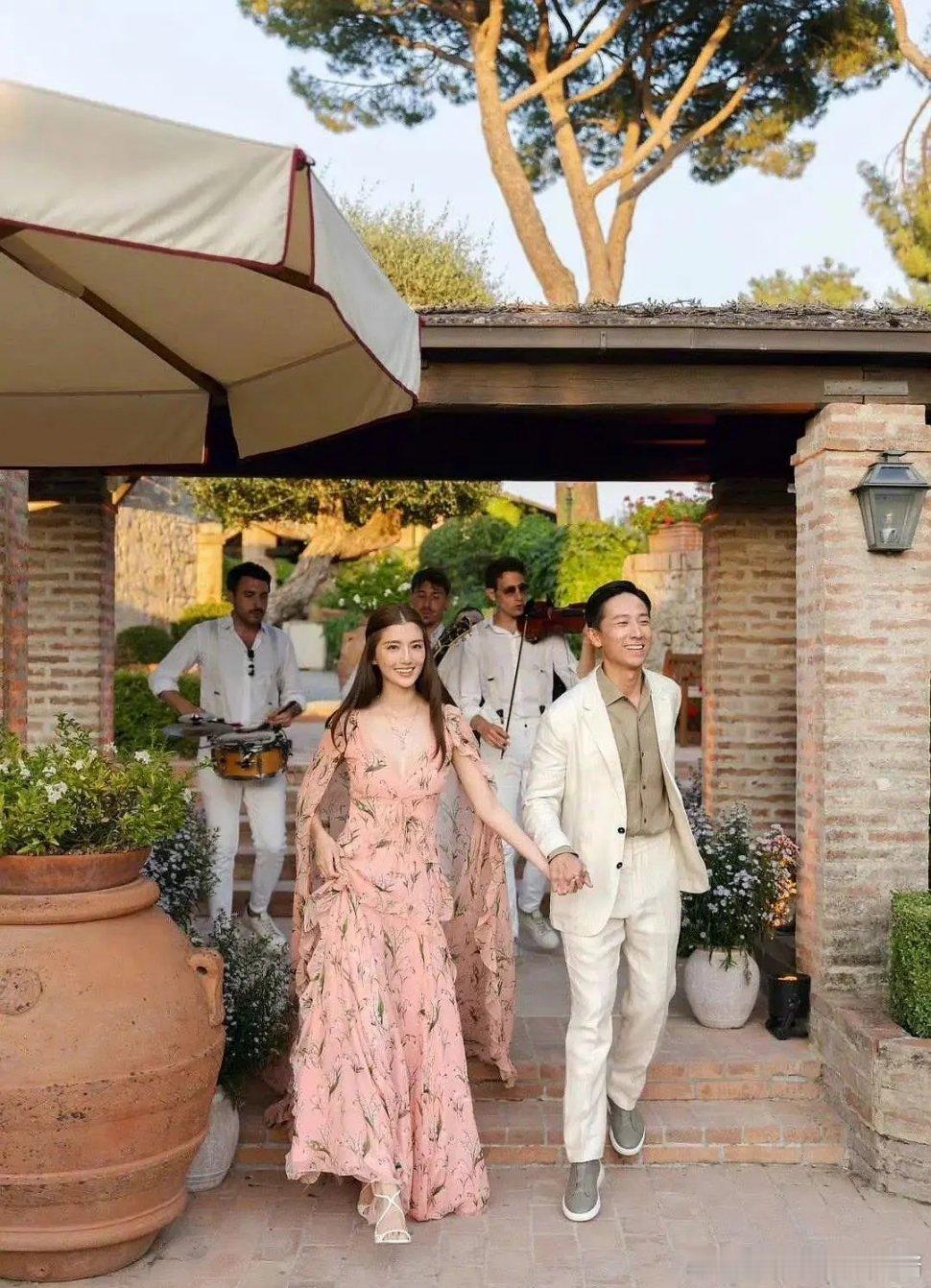 这夫妻俩太能buy了，能不能别刷屏了 ​​​