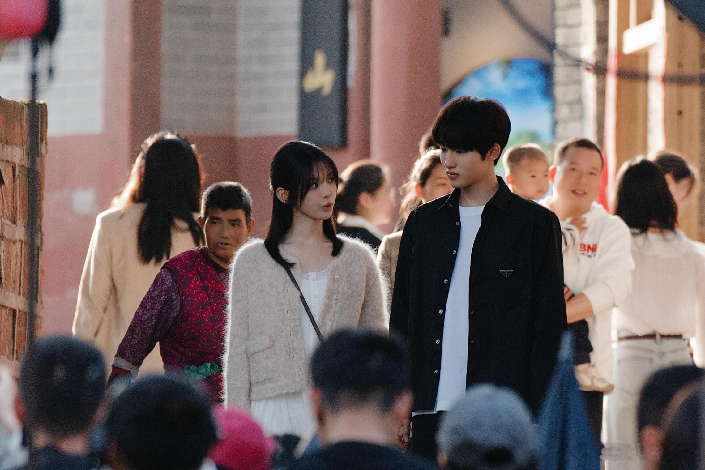 杨超越董思成一对萌萌人 太阳雨采用日常情侣vlog的呈现方式真的很有新意😜这种