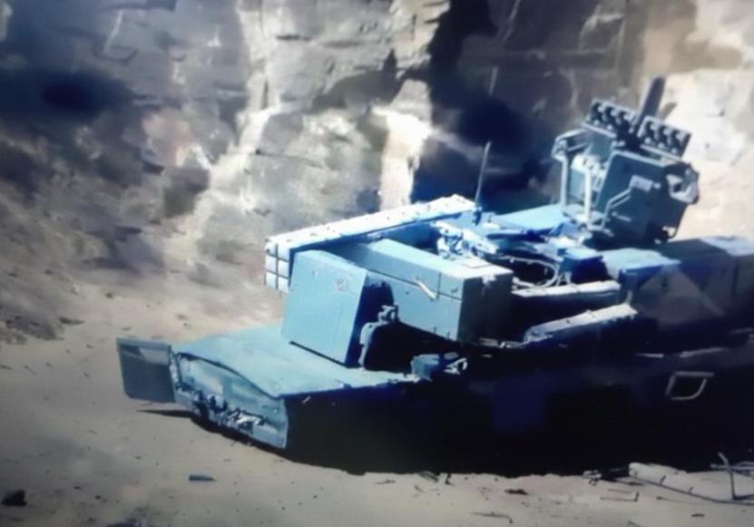 国产FK2000防空导弹在苏丹被摧毁！

视频最后显示当时FK2000防空系统，