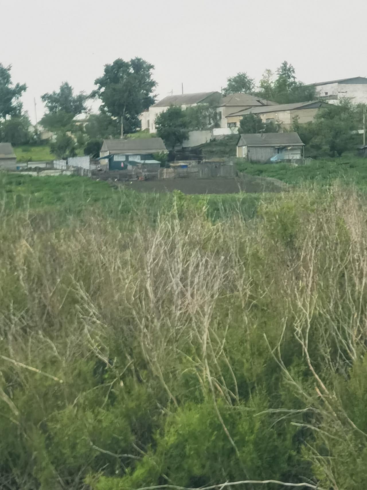 额尔古纳市黑山头口岸，中俄界河额尔古纳河对岸是俄罗斯旧粗鲁海图村。坐在游船上，可