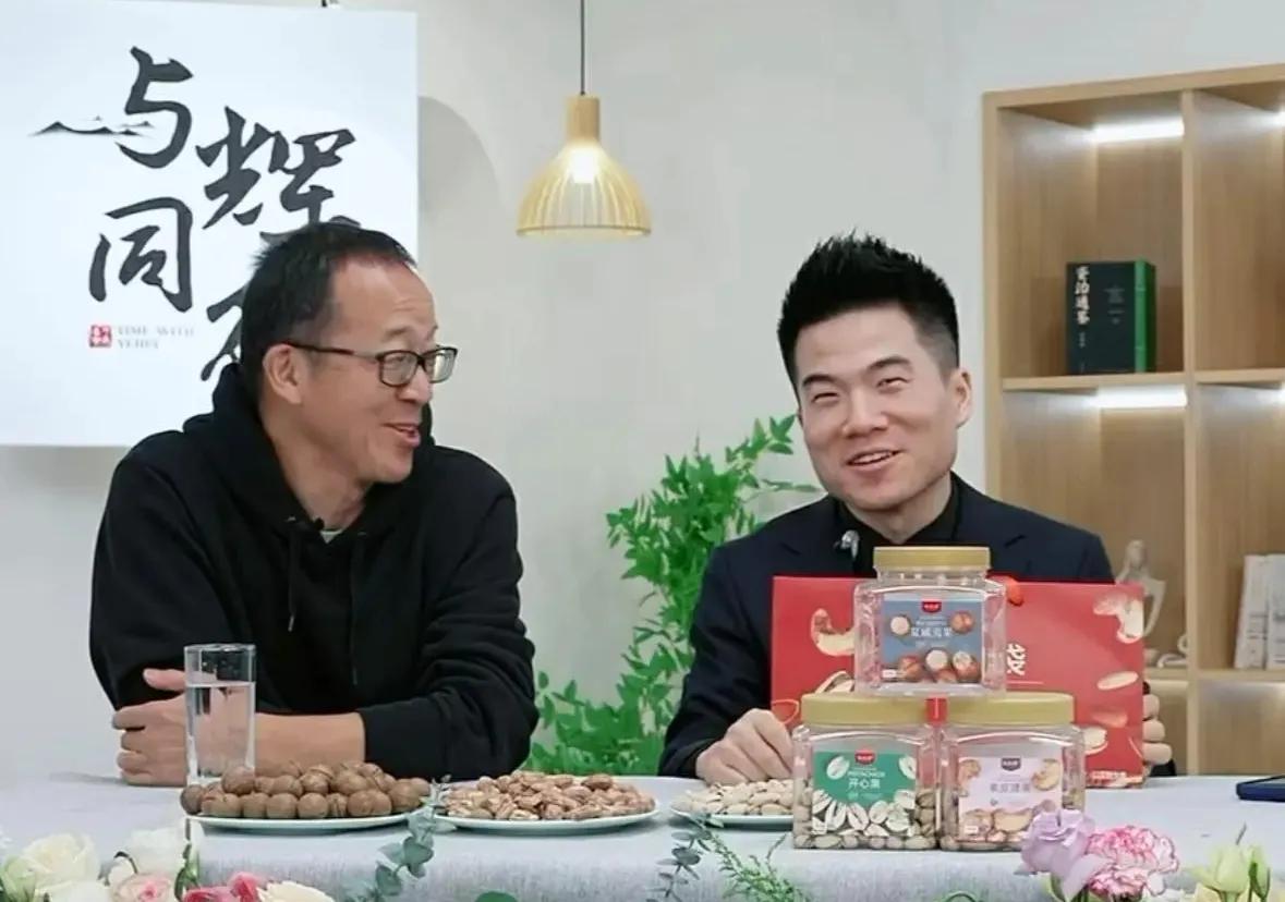 直播太火了！董宇辉的与辉同行一晚上销售额一个多亿！难怪那么多的人飞蛾扑火一样去直