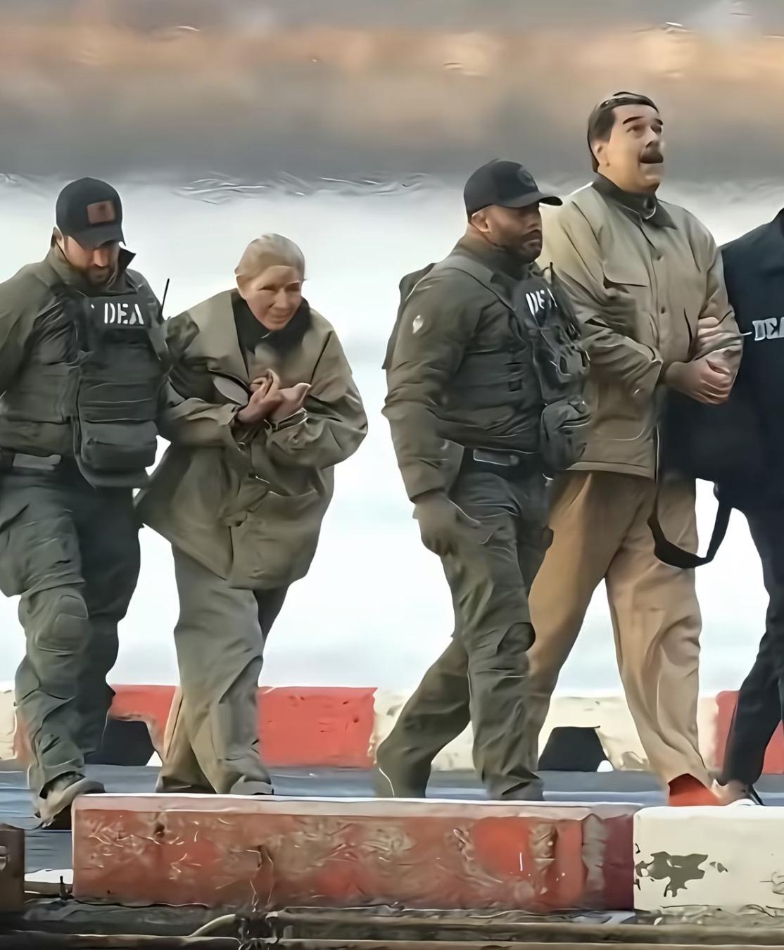 我的天啊，刚刷到原来抓马杜罗的时候，并没有想抓他老婆，是他老婆自愿陪着的！真的假