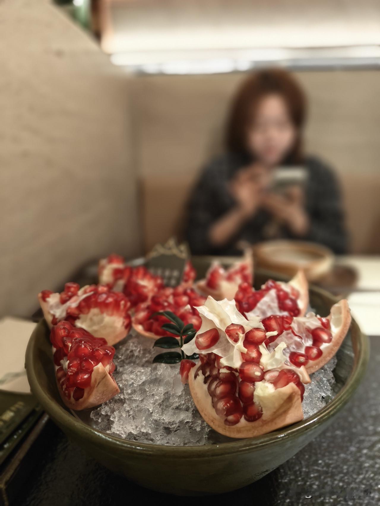 花6000多都要去看演唱会？
今天中午，好朋友喊我去吃饭，然后告诉我，这个月24