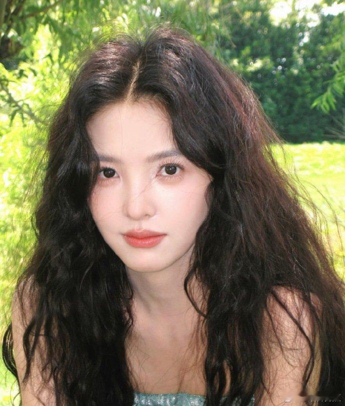 章若楠回应护照丢了章若楠已拿到护照笑到，原来不止我会丢三落四，章若楠丢护照这事儿