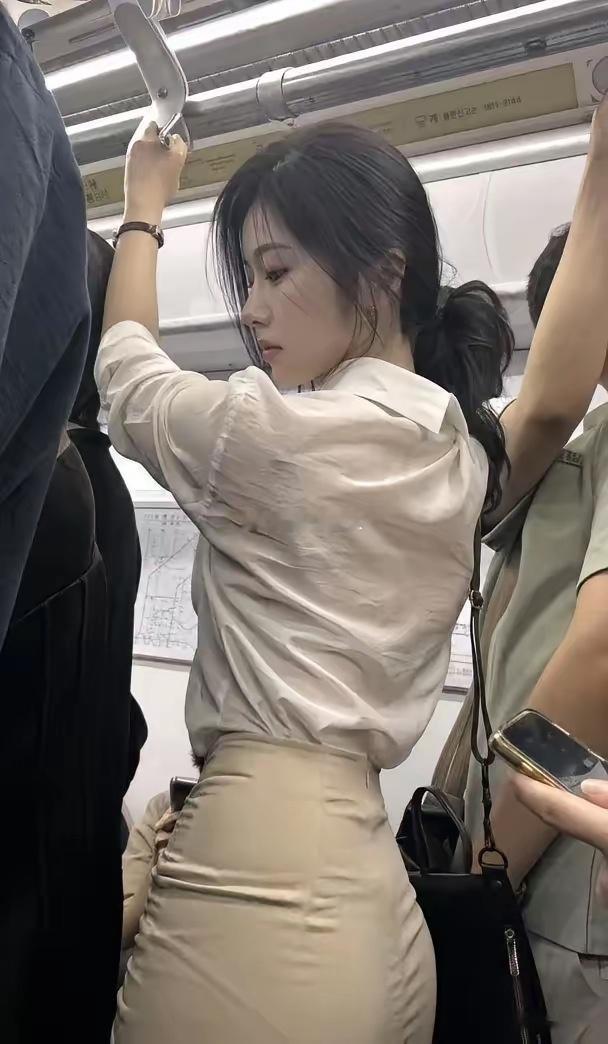 年薪8万，我可以追她吗？ ​​​