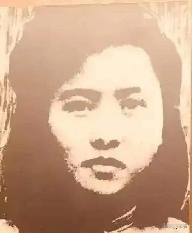1949年，女教师朱世君被军统特务抓捕，在押送往渣滓洞的途中，押送人员李朝成认出