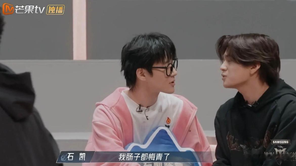 对不起石凯，此时此刻平头真的具象化了！直角头？！ ​​​