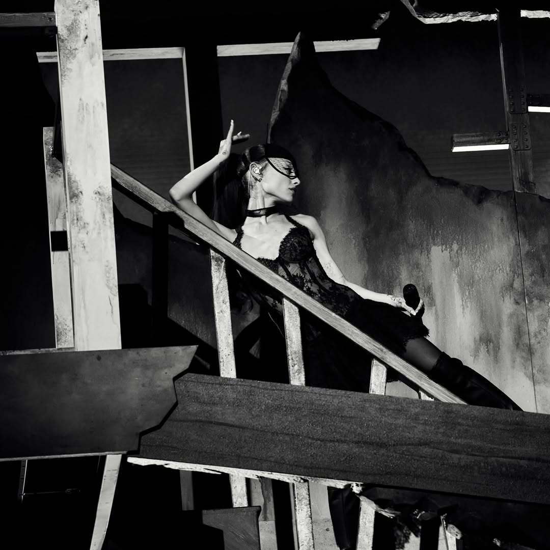 ArianaGrande  萌兔袭来ari更新社媒：奥克兰我太爱你了…前两场结束