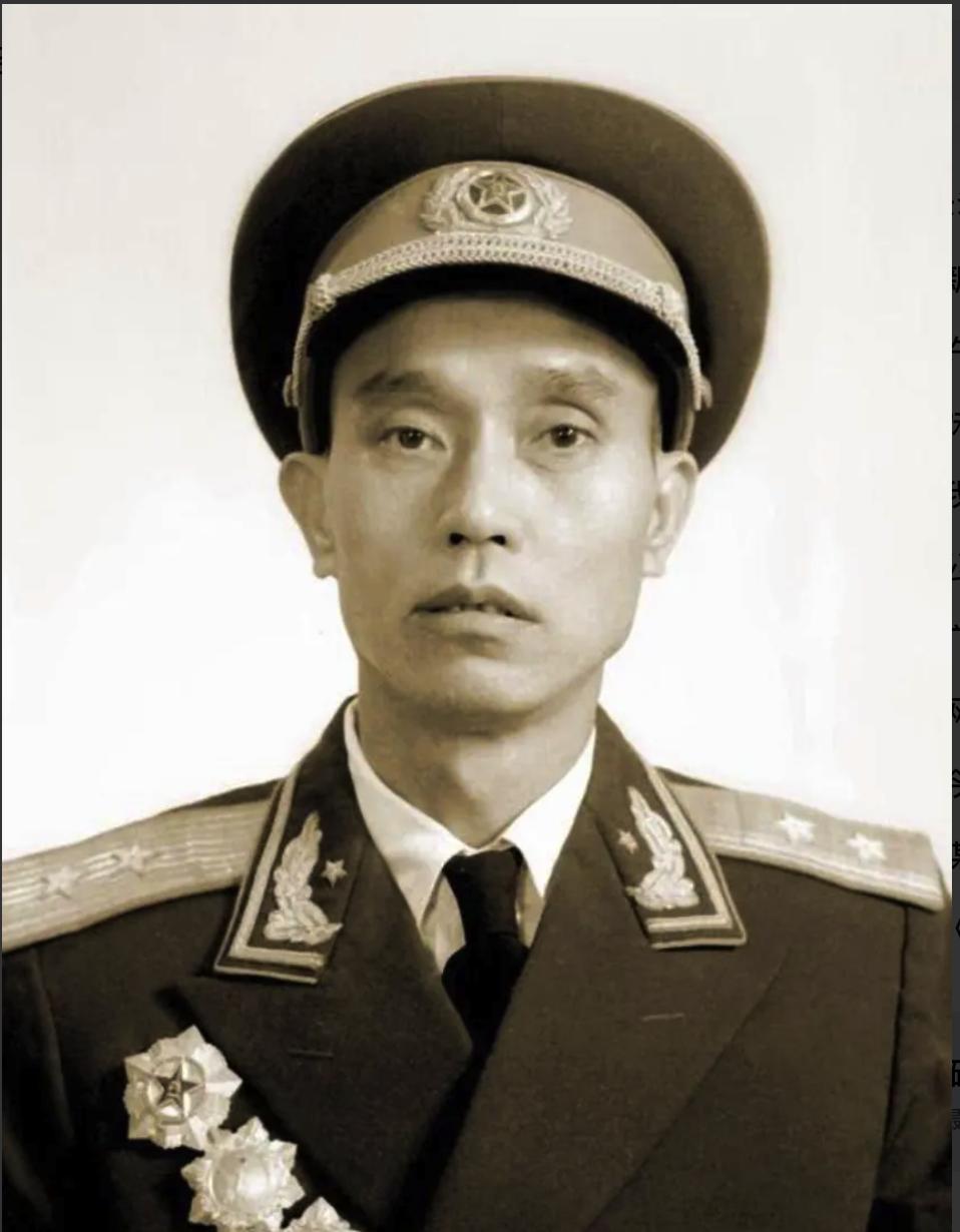 1947年，解放军新 5 师师长周志坚要办终身大事。30 岁的他，娶了 19 岁