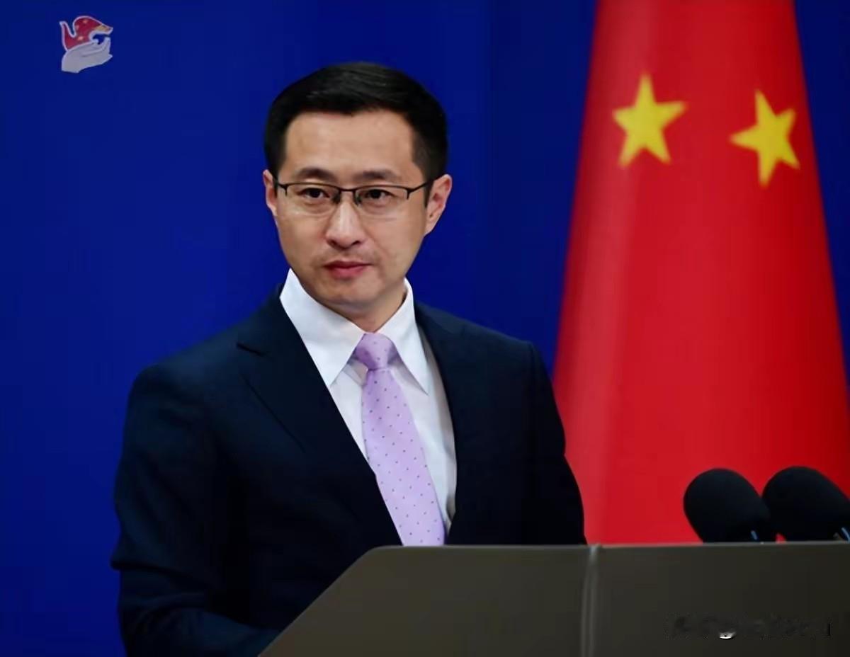 1. 解放军集结百艘舰艇 美日澳表示担忧：外媒称解放军在东海南海集结超百艘舰艇（