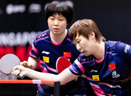 国乒女双会师!
WTT美国大满贯赛女双1/4决赛，国乒两组选手获胜晋级四强。
王