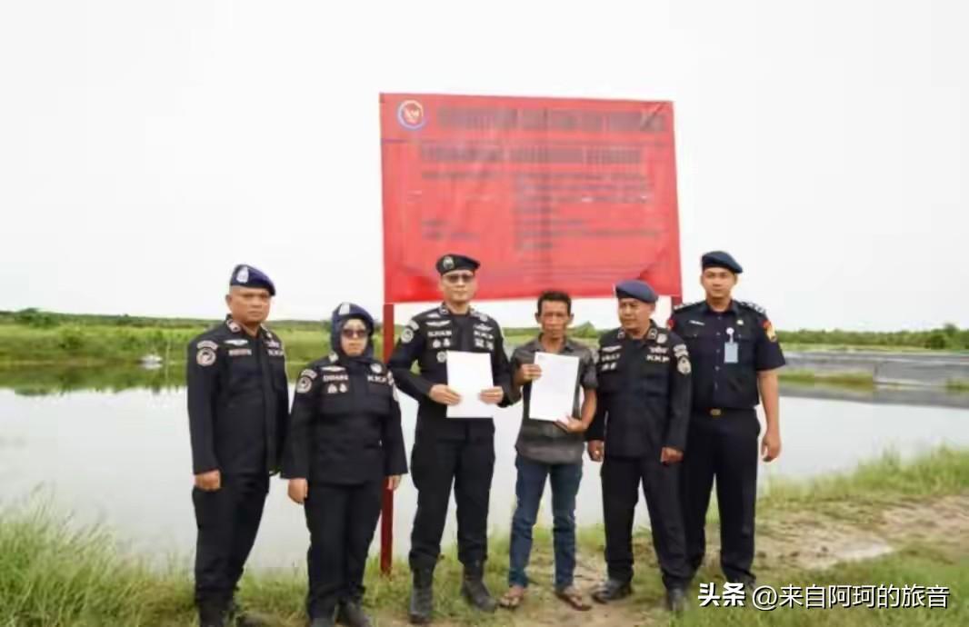 福建石狮老板在印尼的虾塘给封了，四座塘，说封就给封了。印尼海洋渔业部这次动手挺快