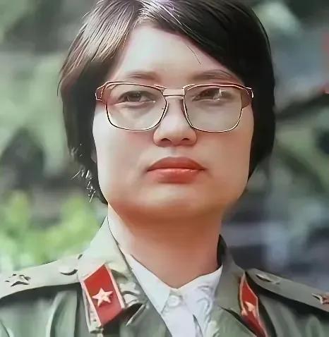 1986年，23岁女医护刘亚玲icon以回家探亲为由，向医院请假，谁知她居然偷偷