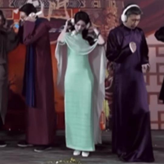 可是呢陈瑶就是一个积极剧宣称职敬业的好演员啊陈瑶霍仙姑