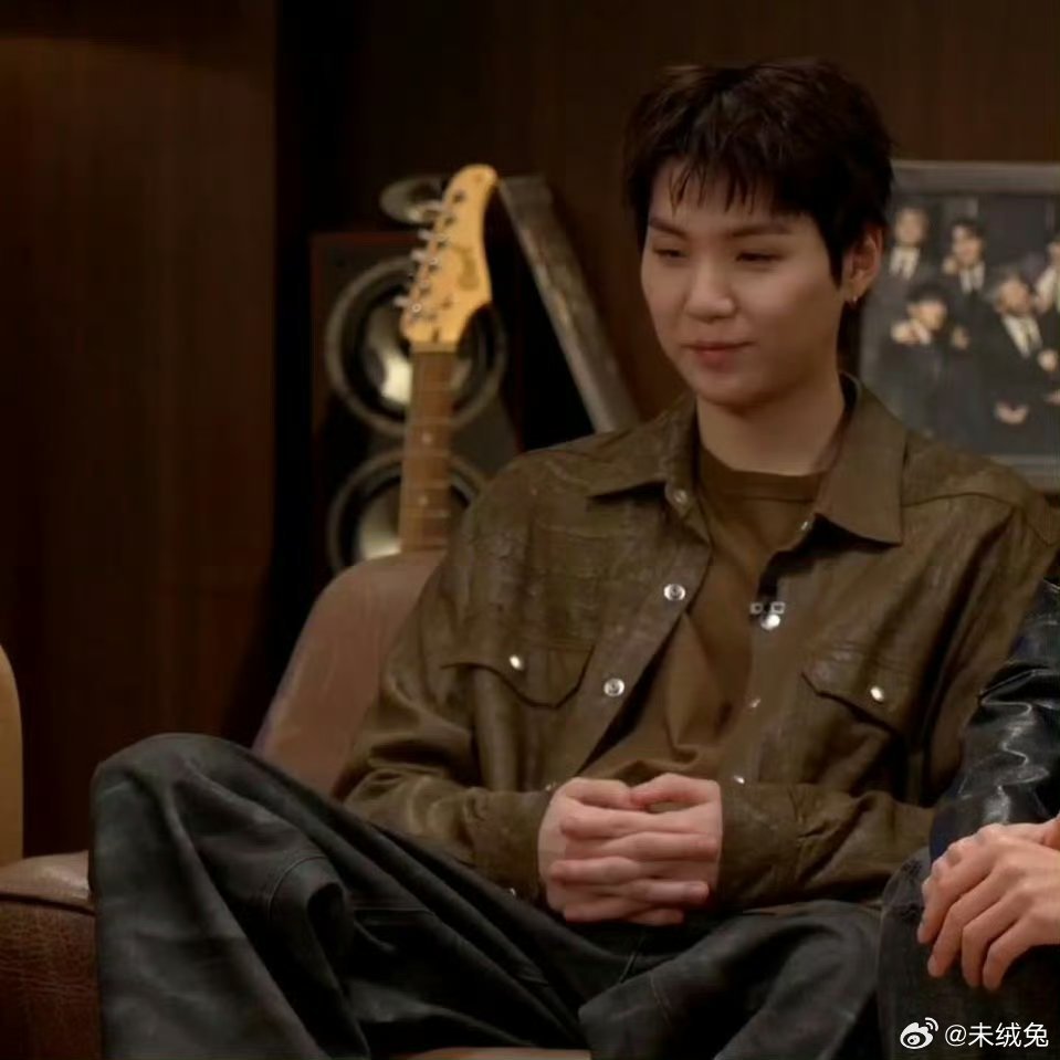 谁给闵玧其剪的发型 萌的没边了，更显小了 