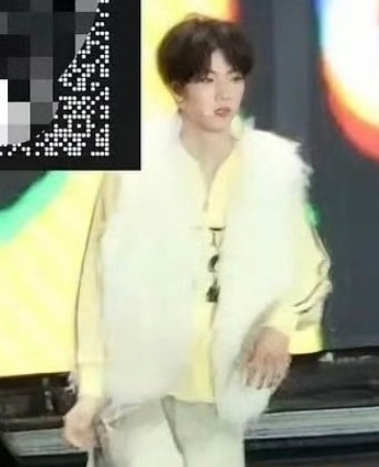 李煜东的一颦一笑，烈焰红唇，貂皮马甲，都在勾引我，就有人懂我吗？此刻不嬷何时嬷？