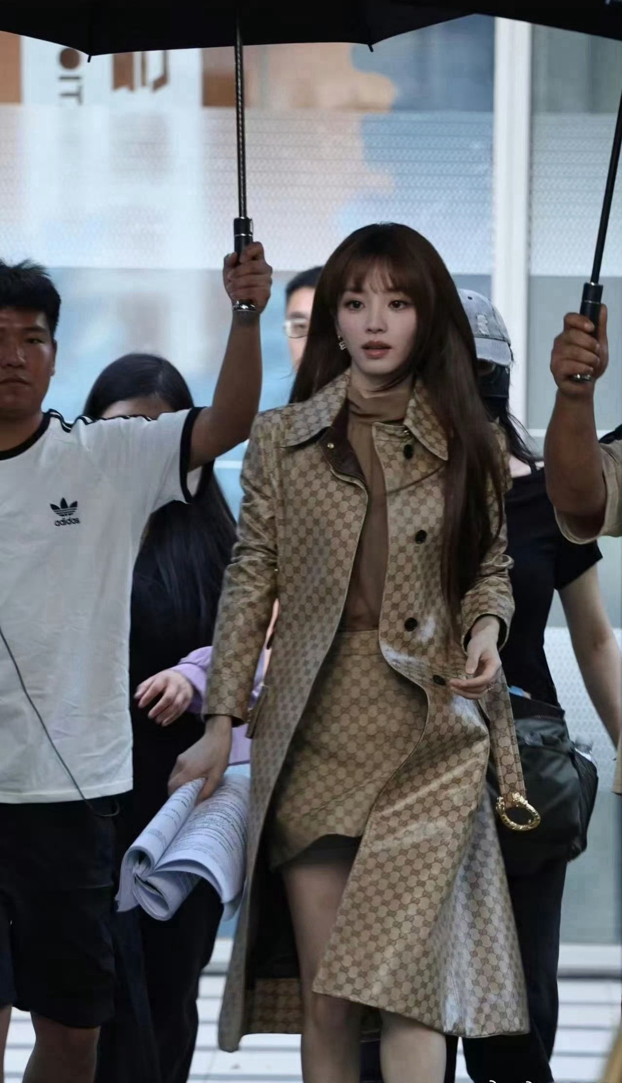 古驰这衣服，但凡不是孩子穿，换个人来真的丑到爆。 ​​​
