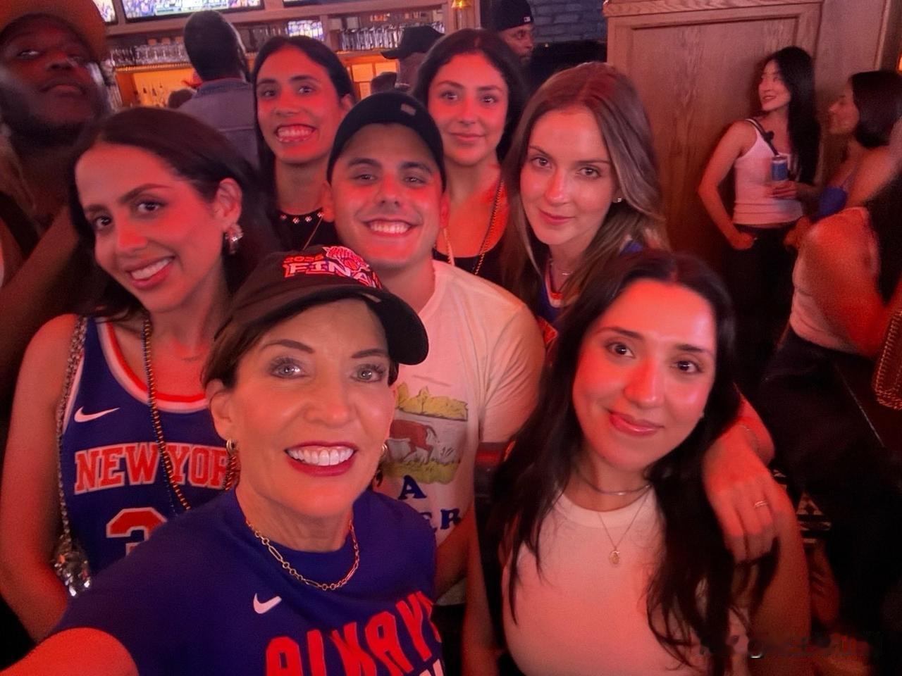 特朗普和死对头这次终于不吵了。NBA总决赛打得如火如荼，目前尼克斯队3:1领先马