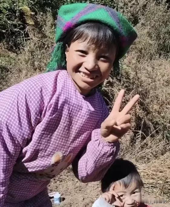 上拉如本来以前也有黑料啊，有网友说；农村只是他们的拍摄基地，上拉如管幕后例如选品