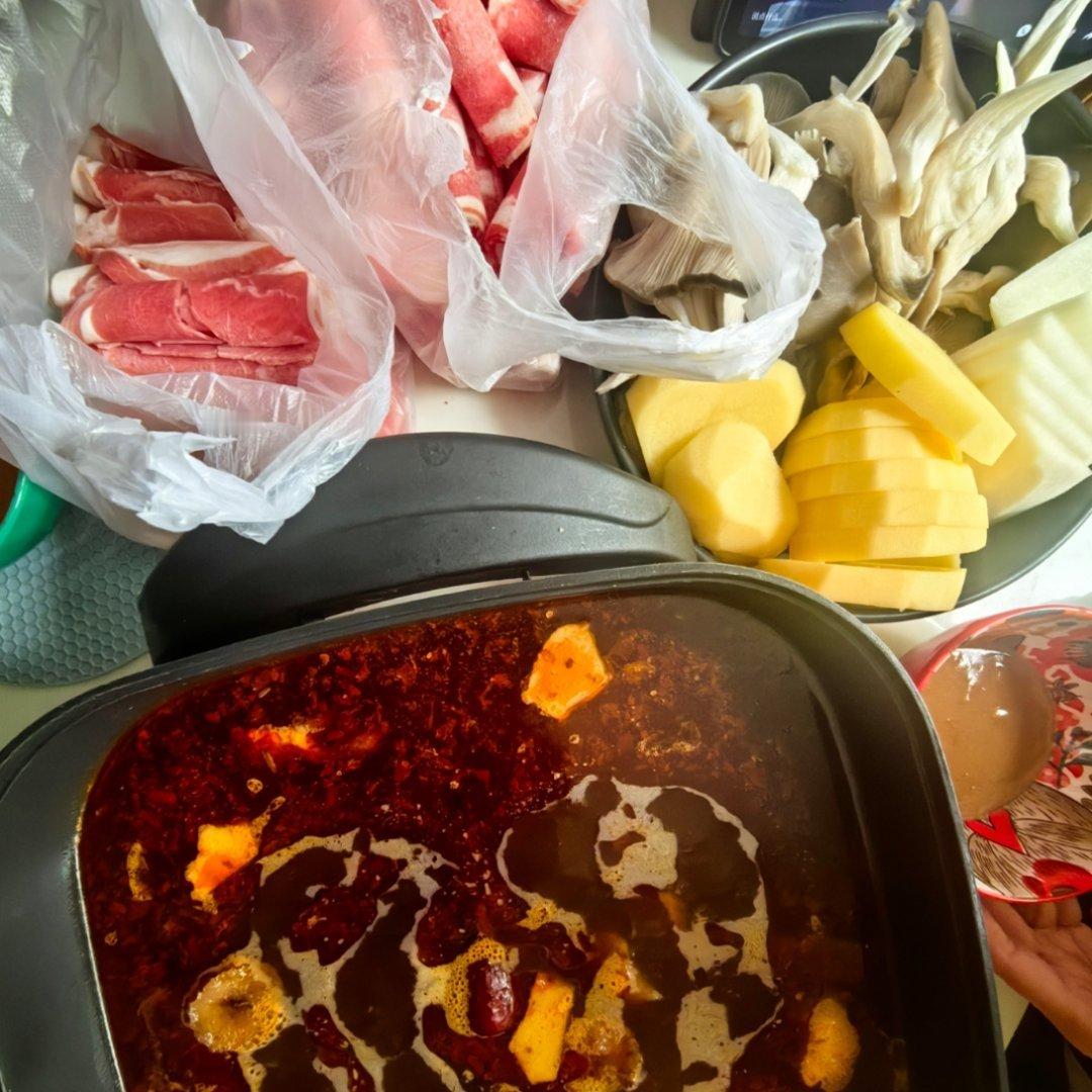 *碎碎念*大胃王失踪第三天...天空将欲雪，能饮一杯无？迎接初雪，火锅上...可