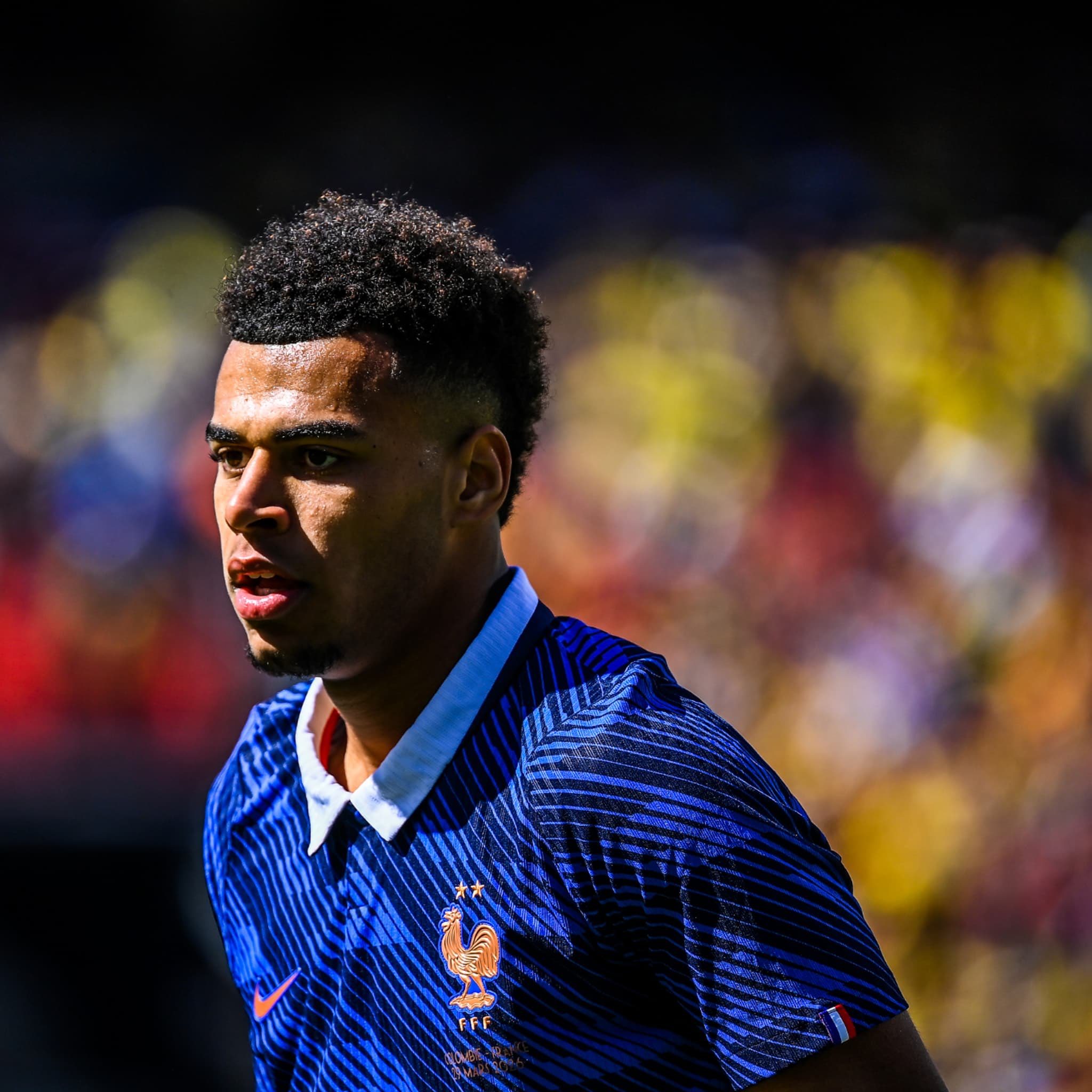 法国球迷俱乐部  杜埃的最后一传非常干净利落。当他来到球门前时，他不会急躁。他的